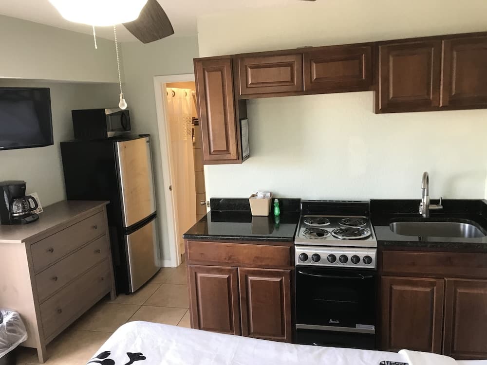 Schooner Hotel property views in Madeira Beach, FL — gallery photo 3