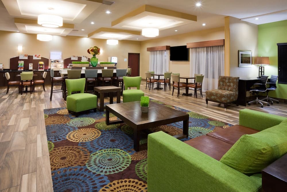 Holiday Inn Express & Suites Davenport by IHG gallery photo in Davenport, IA — image 41