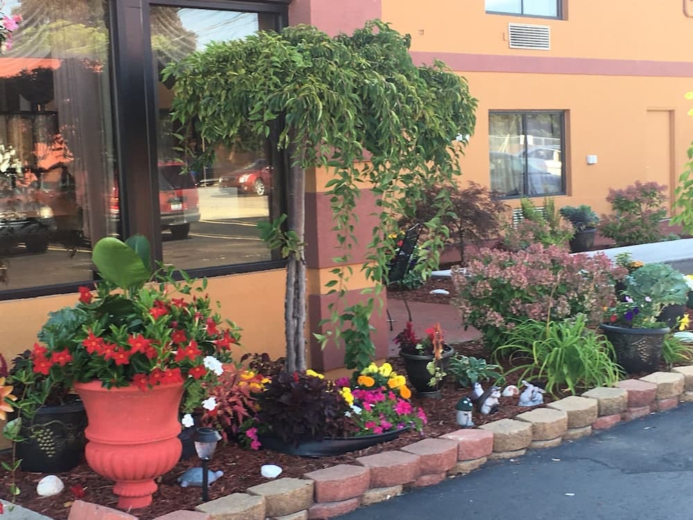 A Victory Inn - West Dearborn gallery photo in Dearborn, MI — image 8