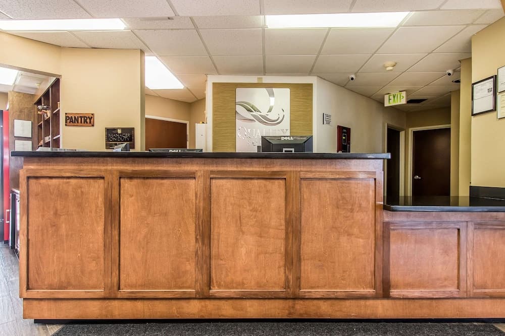 Quality Suites New Iberia interior in New Iberia, LA — gallery photo 2