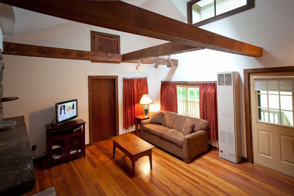 Blue Hill Lodge gallery photo in Claryville — image 57