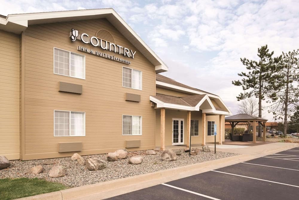 Country Inn & Suites by Radisson, Grand Rapids, MN featured exterior or lobby in Grand Rapids, MN — similar hotel
