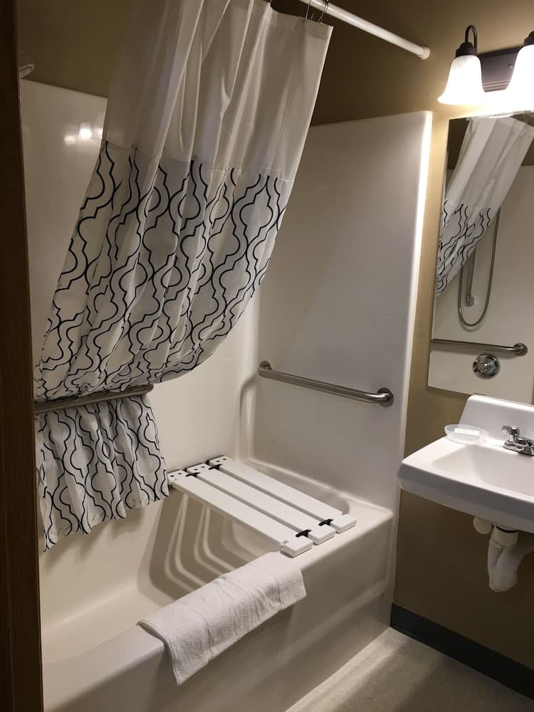 Amerivu Inn And Suites New Richmond gallery photo in New Richmond, WI — image 11