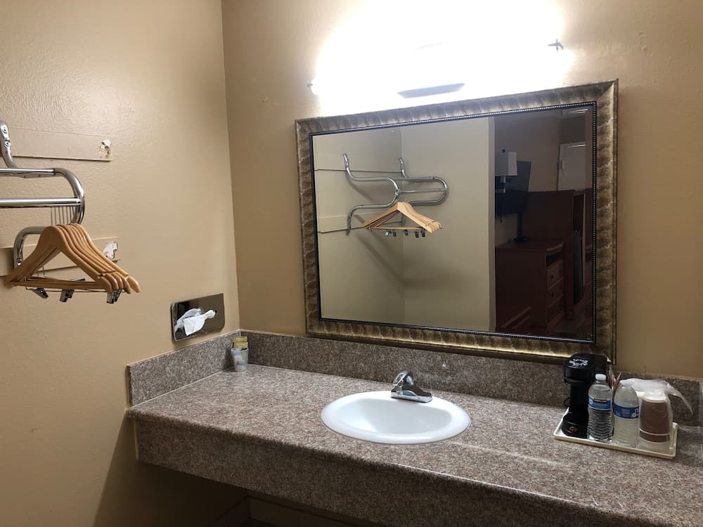 Orange Tustin Inn gallery photo in Orange, CA — image 24