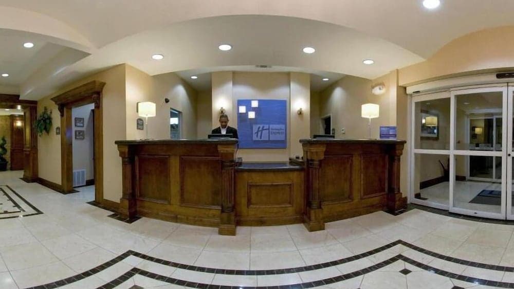 Holiday Inn Express Hotel & Suites Vernon College Area by IHG interior in Vernon, TX — gallery photo 2