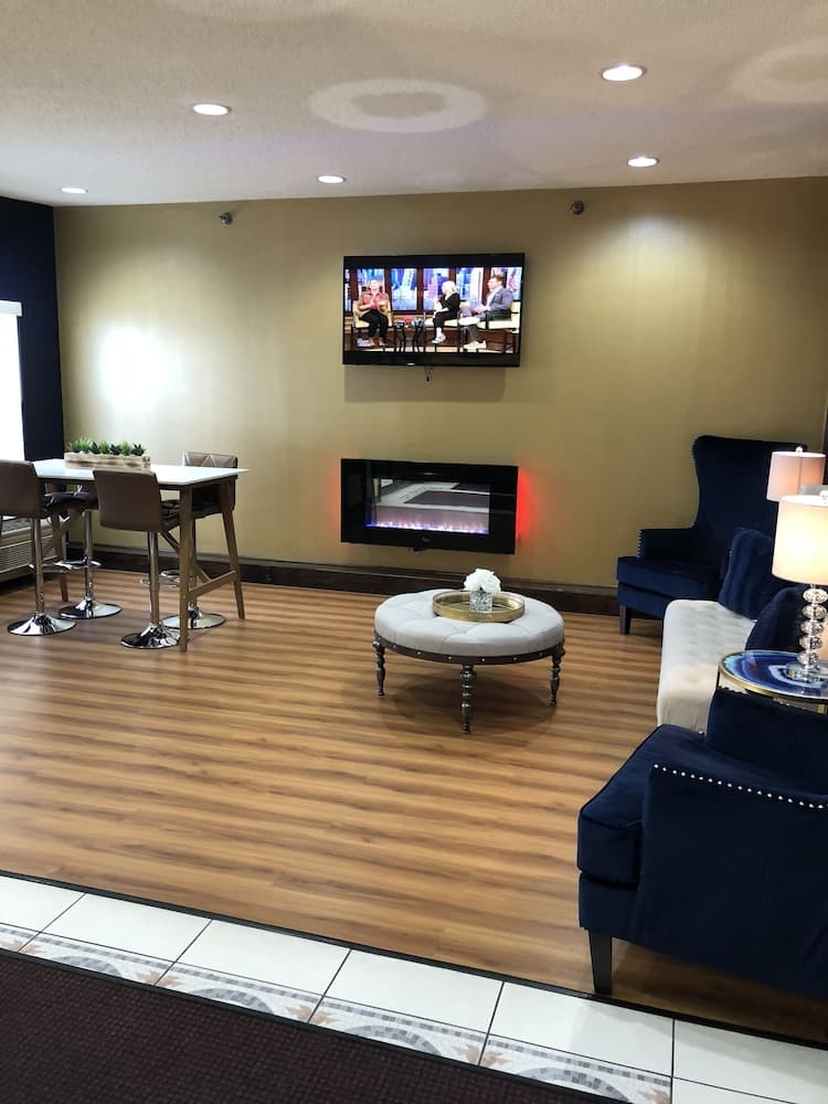 Halsted Inn and Suites Harvey - Chicago Southland property views in Harvey, IL — gallery photo 3