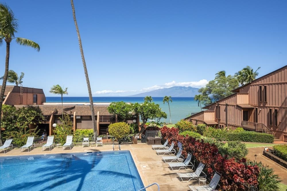 Kuleana 310 interior in Lahaina, HI — gallery photo 2