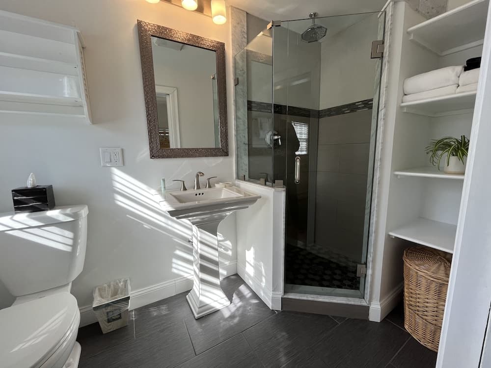 Beach Breeze Inn gallery photo in Falmouth, MA — image 56