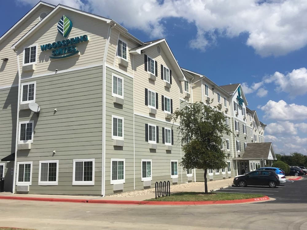 Suburban Studios Watford City interior in Watford City, ND — gallery photo 2
