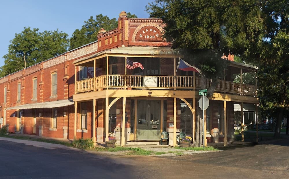 Grand Fayette Hotel featured exterior or lobby in Fayetteville, TX — similar hotel