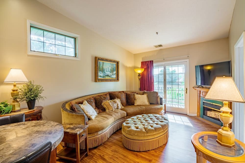 Grand Wood Suites interior in Nashville, IN — gallery photo 2