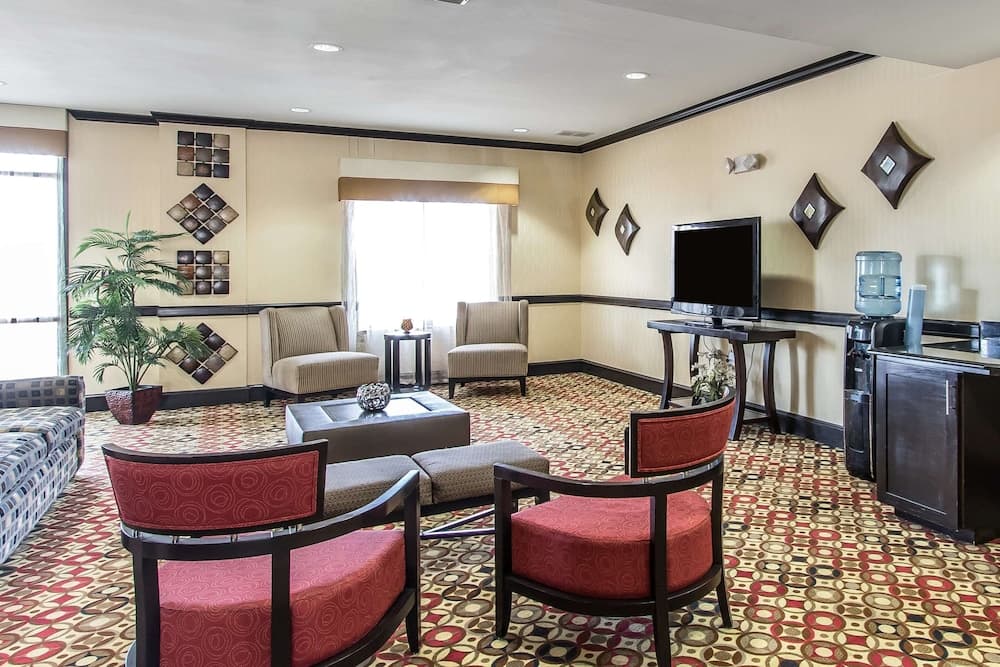Comfort Suites Lawton Near Fort Sill property views in Lawton, OK — gallery photo 3