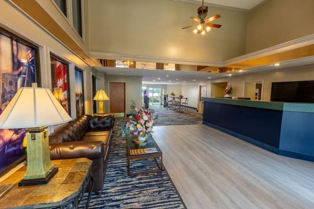 Bally's Vicksburg Casino Hotel interior in Vicksburg, MS — gallery photo 2