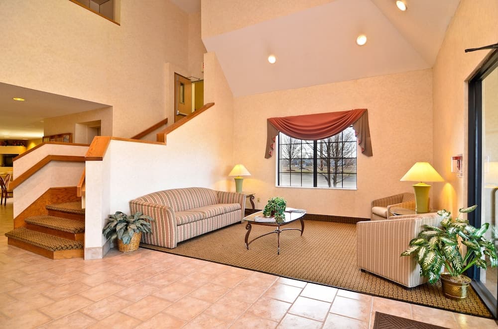 Quality Inn Lees Summit - Kansas City interior in Lee's Summit, MO — gallery photo 2