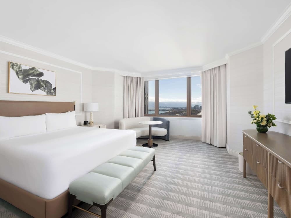 Fairmont Chicago at Millennium Park Gold Experience featured exterior or lobby in Chicago, IL — similar hotel
