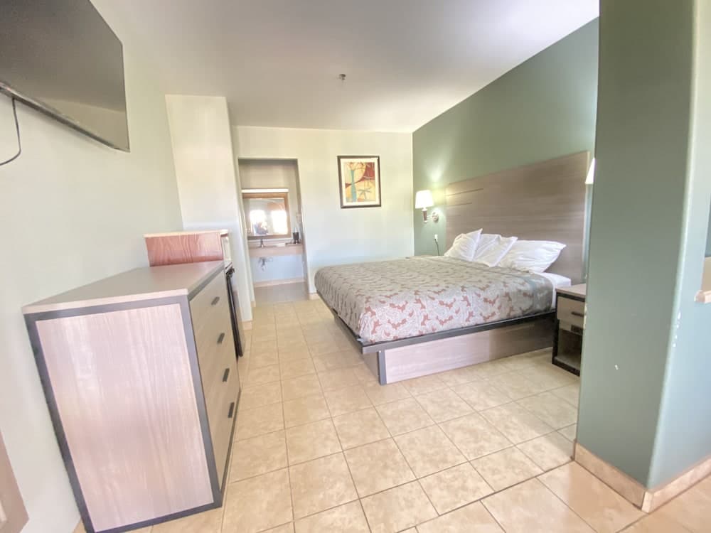 Weslaco Inn by Capital O Near Mercedes interior in Weslaco, TX — gallery photo 2