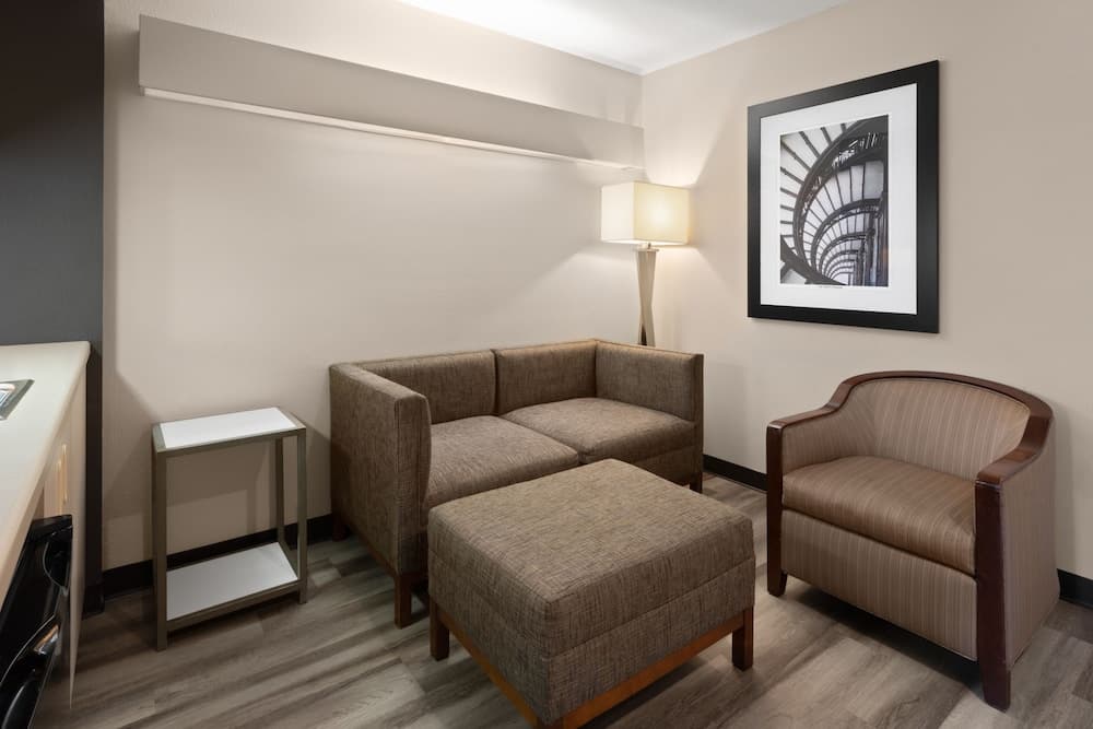 Americas Best Value Inn & Suites Racine gallery photo in Mount Pleasant, WI — image 9