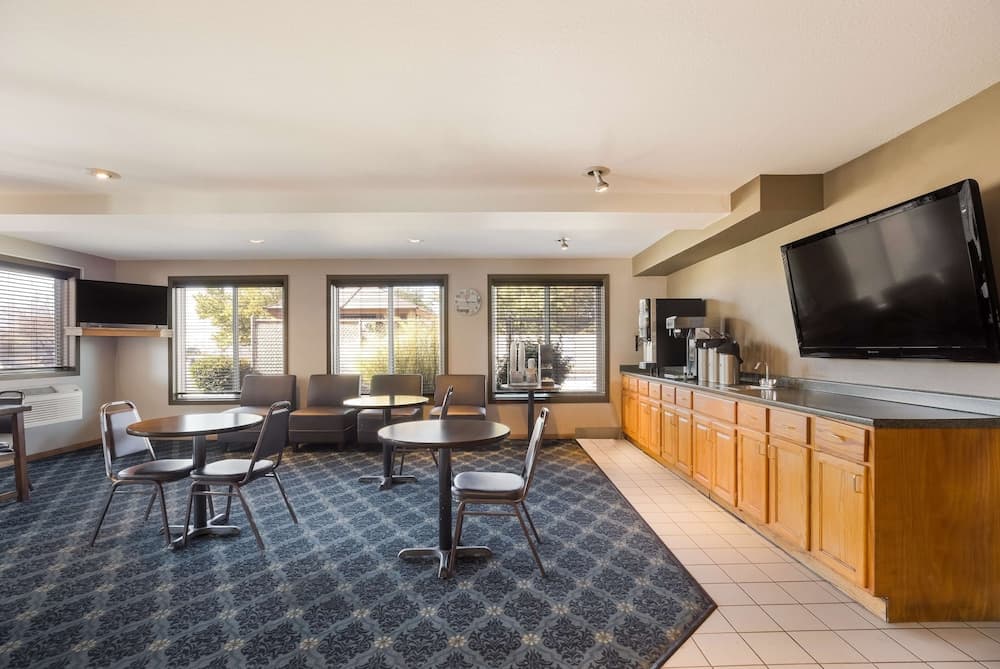 Americas Best Value Inn Sparks interior in Sparks, NV — gallery photo 2