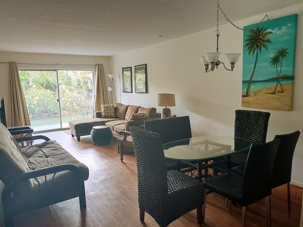 Tropical Dreams - Sarasota Condos Near Siesta Key interior in Sarasota, FL — gallery photo 2