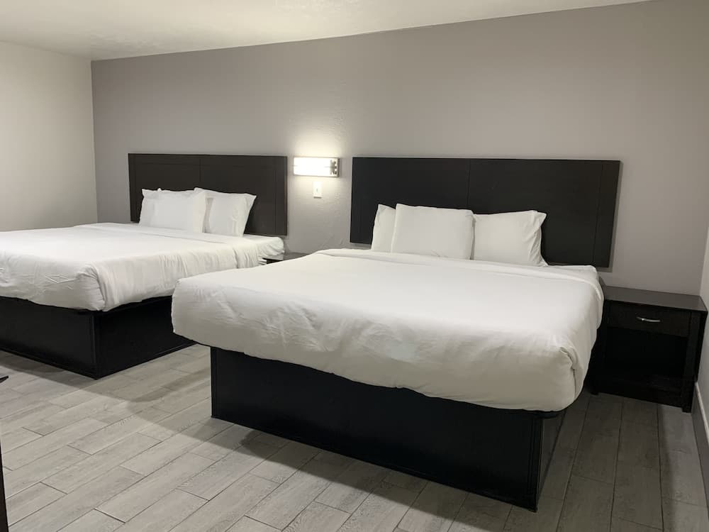Days Inn by Wyndham Sulphur Springs property views in Sulphur Springs, TX — gallery photo 3