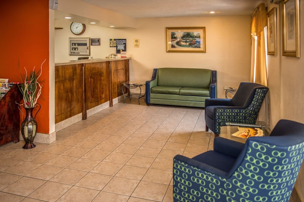 Super 8 by Wyndham Prestonsburg interior in Prestonsburg, KY — gallery photo 2