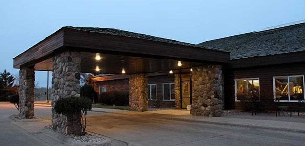 C'mon Inn Thief River Falls featured exterior or lobby in Thief River Falls, MN — similar hotel