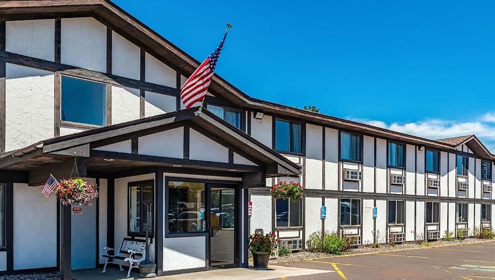 Magnuson Hotel Ironwood featured exterior or lobby in Ironwood, MI — similar hotel