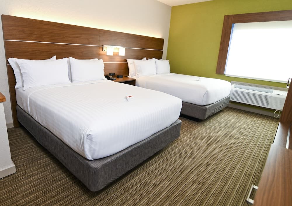 Holiday Inn Express Hotel & Stes Port Clinton-Catawba Island by IHG interior in Port Clinton, OH — gallery photo 2