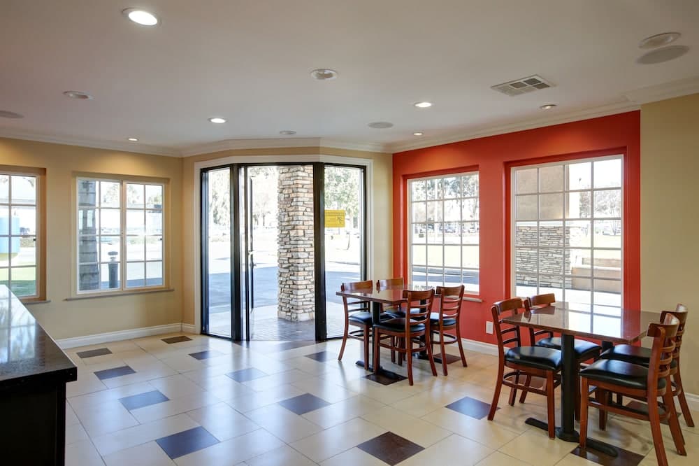 Ontario Inn & Suites interior in Montclair, CA — gallery photo 2