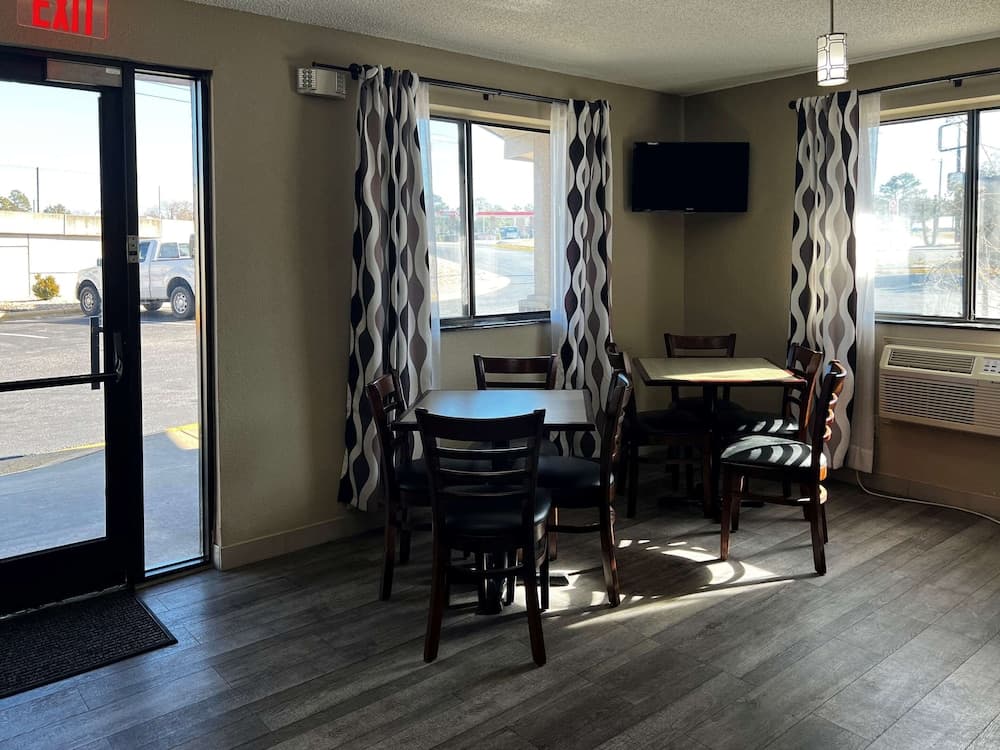 Econo Lodge Spring Lake near Fort Bragg property views in Spring Lake, NC — gallery photo 3