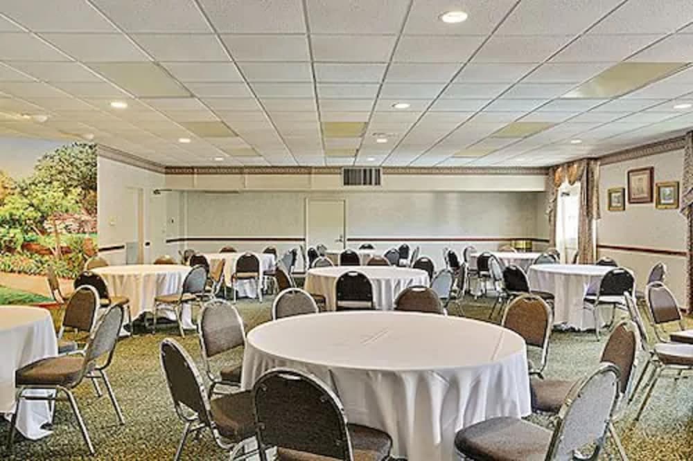 Carmel Inn & Suites gallery photo in Thibodaux, LA — image 23