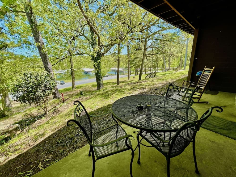 King Studio with king bed, dining area, sleeper sofa and view of Lake Ouachita by RedAwning featured exterior or lobby in Mount Ida, AR — similar hotel
