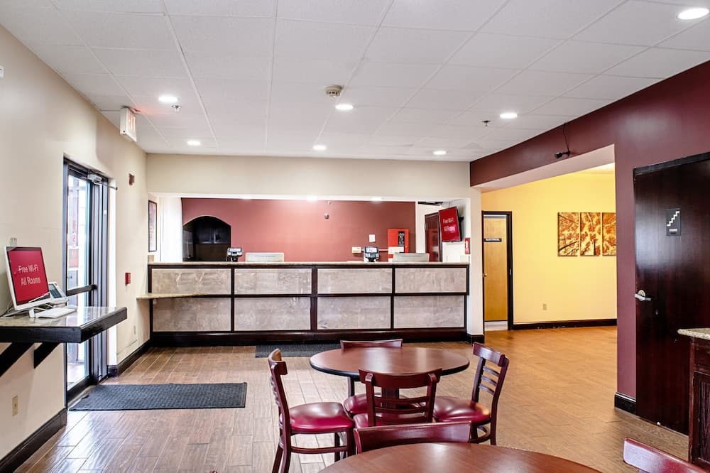 Red Roof Inn & Suites Middletown - Franklin property views in Franklin, OH — gallery photo 3