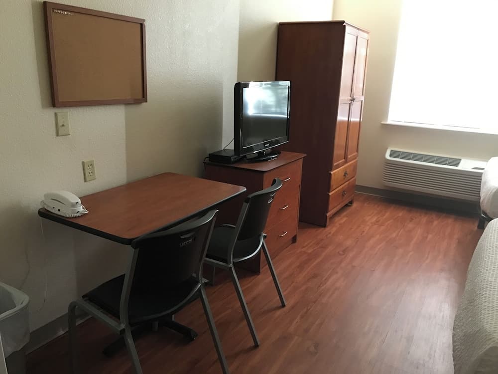 BEST STUDIO INN interior in Homestead, FL — gallery photo 2