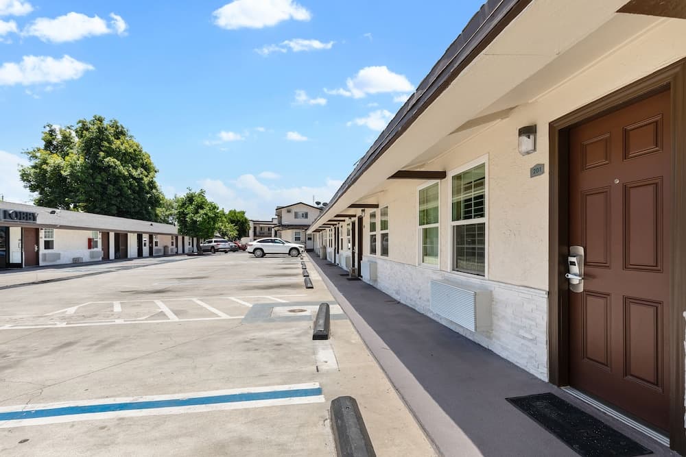 Le Blanc Inn & Suites gallery photo in El Monte, CA — image 70