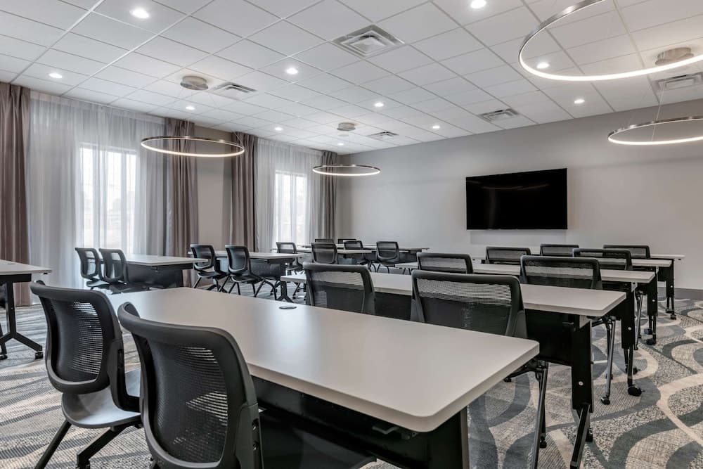 Comfort Suites Gainesville near University gallery photo in Gainesville, FL — image 16