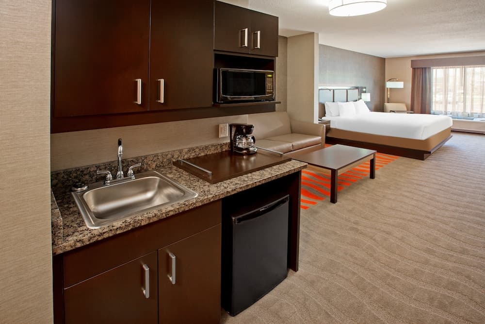 Holiday Inn Express and Suites Columbus Edinburgh by IHG gallery photo in Edinburgh, IN — image 6