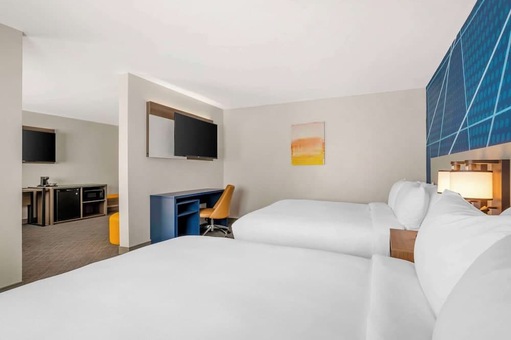 Comfort Inn Kendallville East gallery photo in Kendallville, IN — image 6