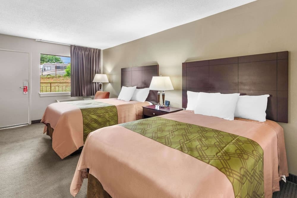Brentwood Inn & Suites property views in Lynchburg, VA — gallery photo 3