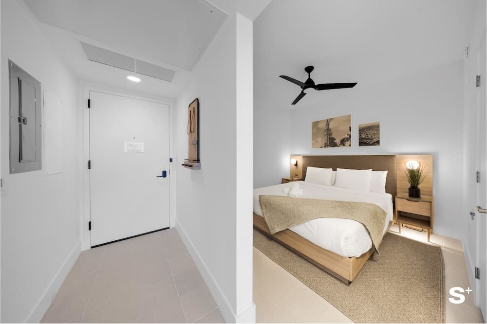 Chic Downtown Retreat 1BR Apartment property views in Miami, FL — gallery photo 3