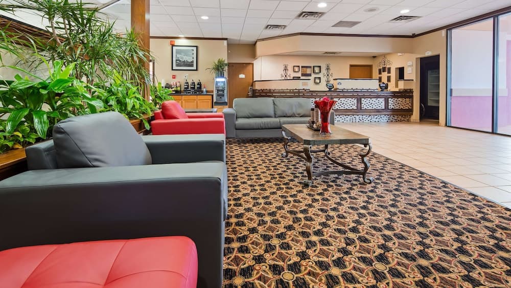 Broadway Inn & Suites OKC interior in Oklahoma City, OK — gallery photo 2