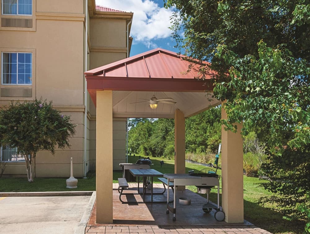 La Quinta Inn & Suites by Wyndham Slidell - North Shore Area gallery photo in Slidell, LA — image 5