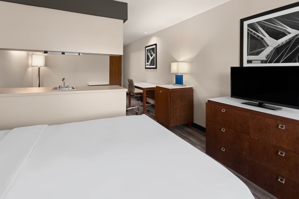 Americas Best Value Inn & Suites Racine interior in Mount Pleasant, WI — gallery photo 2