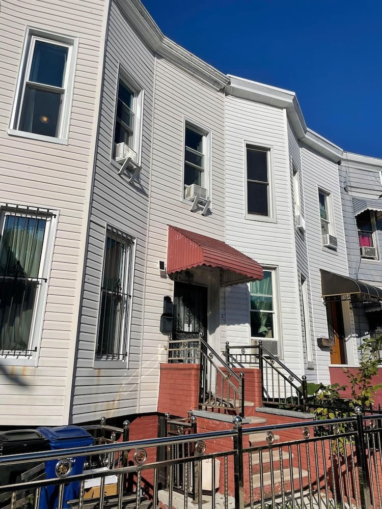 Brooklyn 3BR Near Subways interior in Brooklyn, NY — gallery photo 2