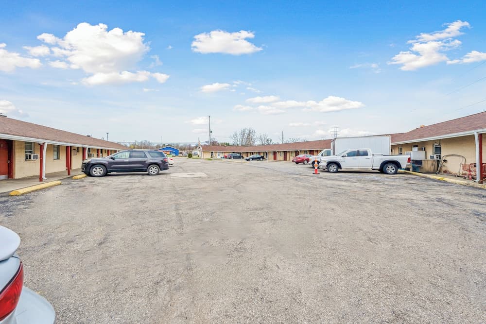 Flint Motel by OYO MI Near I-475 gallery photo in Flint, MI — image 25