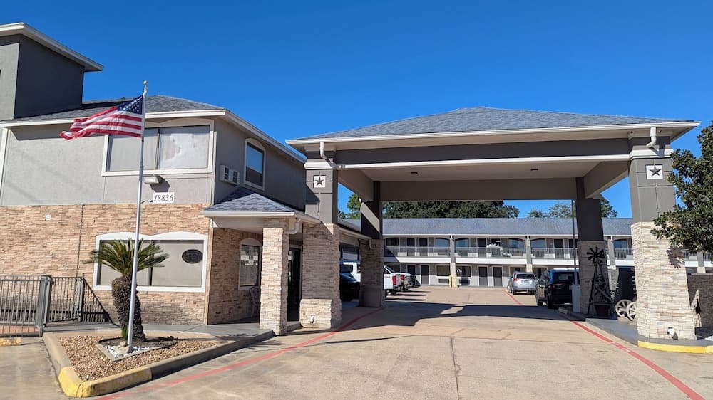 Platinum Inn featured exterior or lobby in Houston, TX — similar hotel