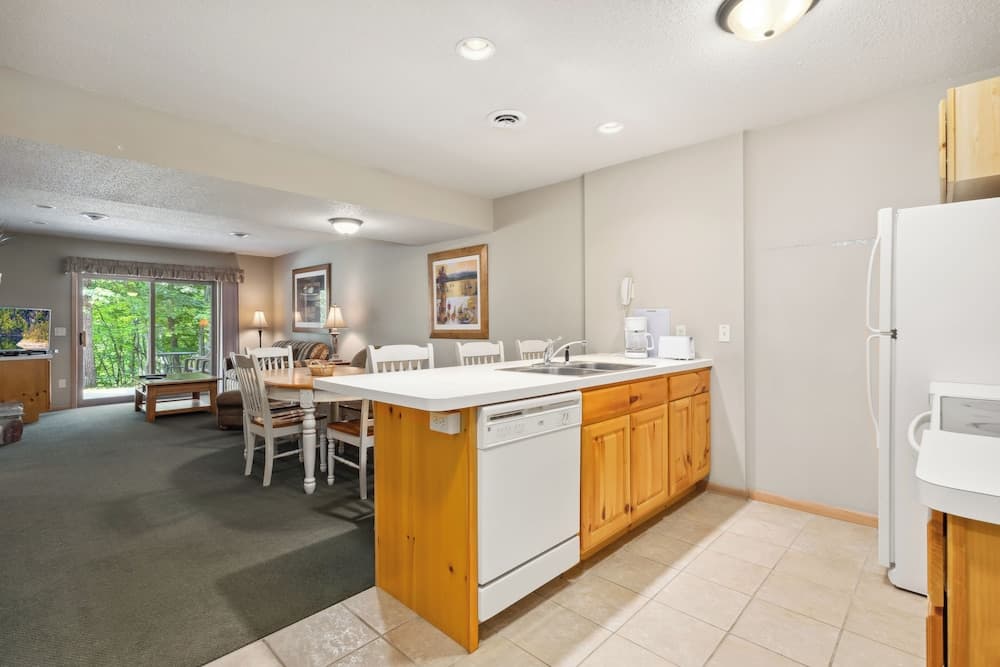 Causeway on Gull interior in Nisswa, MN — gallery photo 2
