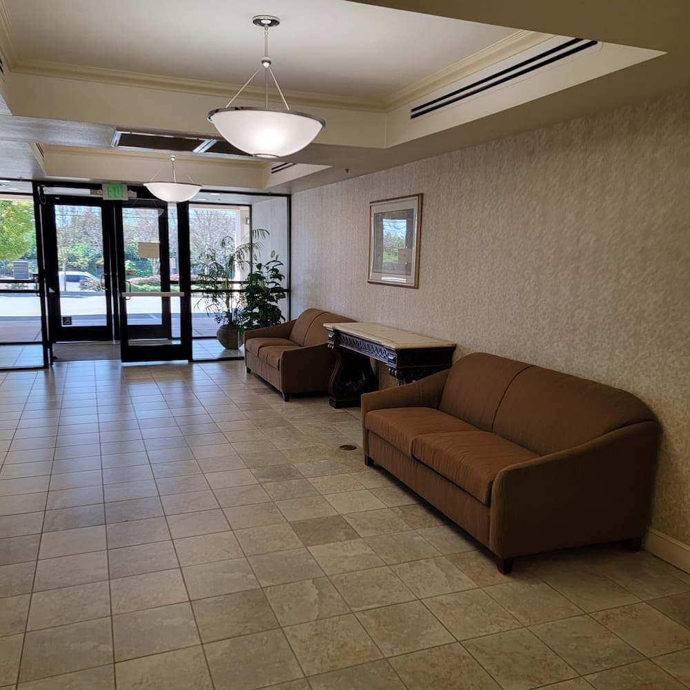 Budget Inn San Leandro interior in San Leandro, CA — gallery photo 2