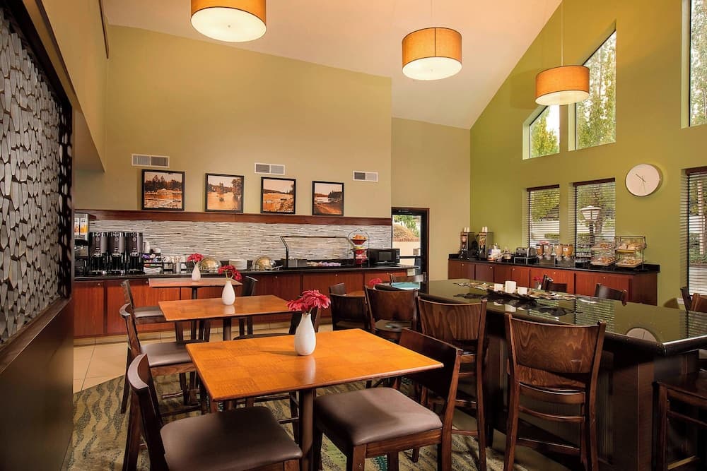 Residence Inn by Marriott Lake Oswego interior in Lake Oswego, OR — gallery photo 2