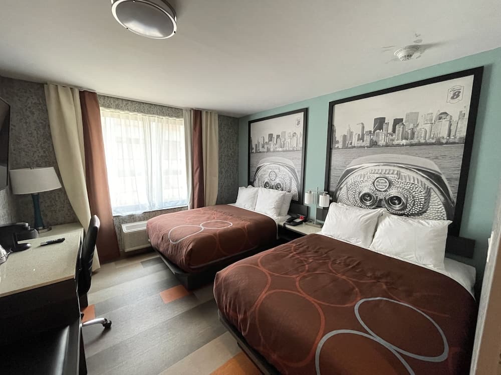 Super 8 by Wyndham Brooklyn Williamsburg interior in Brooklyn, NY — gallery photo 2